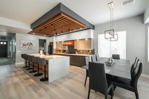 Dining - Modern Luxury! Only 10 min. to AZ Athletic Grounds & A+ Dining Shopping! (Mesa)