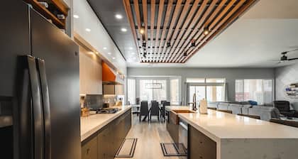 Modern Luxury! Only 10 min. to AZ Athletic Grounds & A+ Dining Shopping!