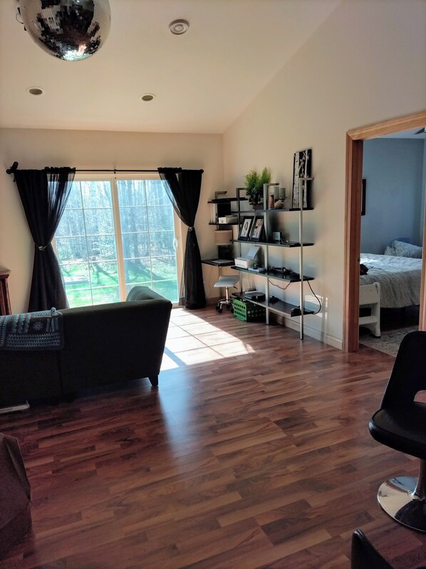 2 室のベッドルーム、デスク、アイロン / アイロン台、WiFi (無料)