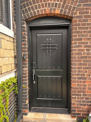 Exterior detail - Private Studio Apartment 2 Blocks from all arenas! Event Parking Included (Detroit)