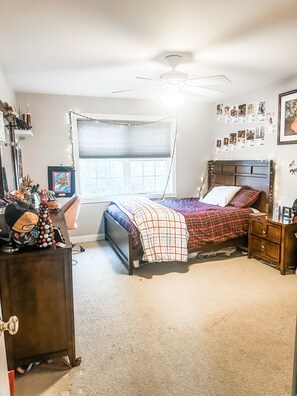 3 Schlafzimmer, Schreibtisch, Bügeleisen/Bügelbrett, WLAN