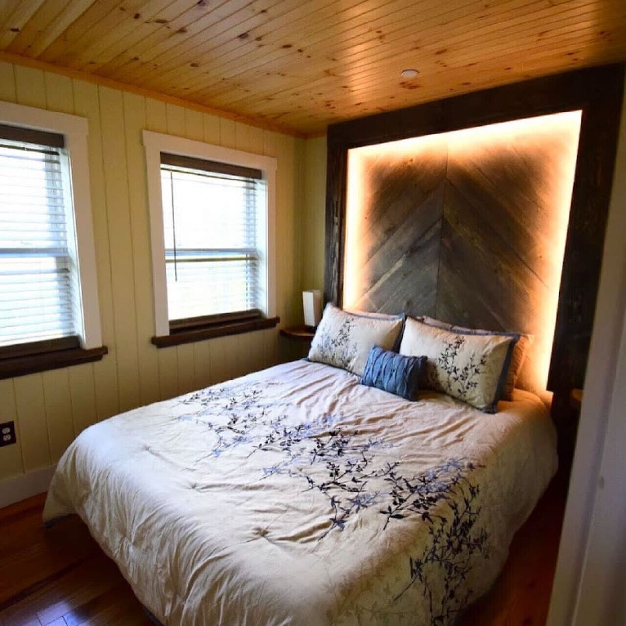 2 bedrooms, desk, free WiFi, bed sheets