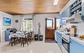 Fridge, microwave, stovetop, dishwasher - Lovely home in Bagenkop with WiFi (Bagenkop)