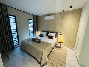 Safe på rommet, lydisolert, strykejern/-brett og wi-fi (inkludert)