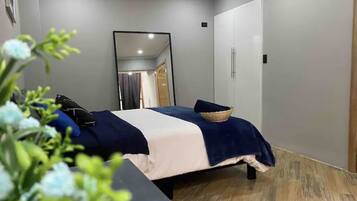 1 bedroom, desk, free WiFi, bed sheets