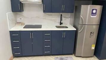 Fridge, stovetop, electric kettle, cookware/dishes/utensils