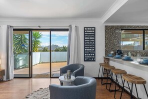 Interior - Baramook at Mollymook near beach (Mollymook)