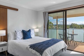 3 bedrooms, iron/ironing board, WiFi, bed sheets - Baramook at Mollymook near beach (Mollymook)