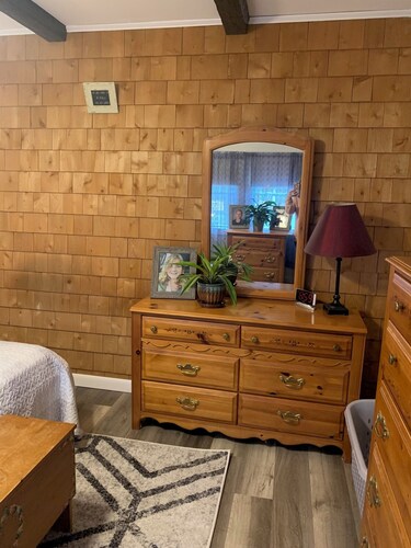 Cozy 2 bedroom house in Downeast Maine. Family/Pet Friendly.
Nightly or Monthly 