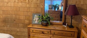 Cozy 2 bedroom house in Downeast Maine. Family/Pet Friendly.
Nightly or Monthly 