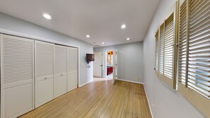 Interior - Home in Venice Beach Canals  (Los Angeles)