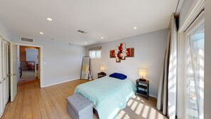 3 habitaciones, tabla de planchar con plancha, wifi y ropa de cama