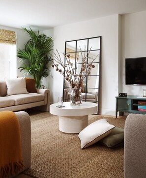 TV - Notting Hill Mews House, sleeps 8 (London)