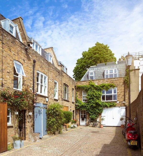 Exterior - Notting Hill Mews House, sleeps 8 (London)