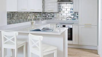 Fridge, oven, dishwasher, coffee/tea maker