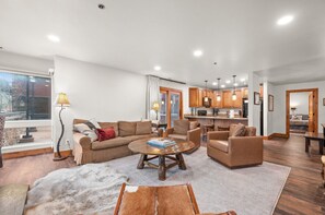 Televisor intel·ligent i llar de foc 