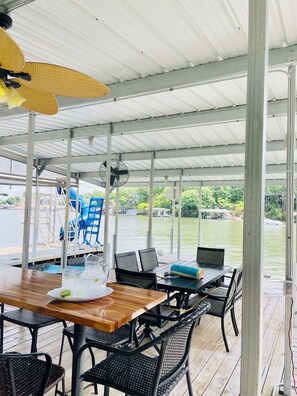 Outdoor dining - Unmatched Lakefront 3 bed/3 bath, 2 King Home of HH! Private Dock w/ Slip (Lake Ozark)