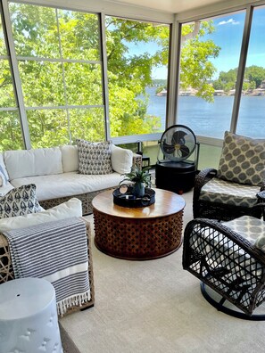 Smart TV, fireplace, books, music library