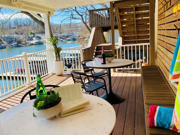 Outdoor dining - Unmatched Lakefront 3 bed/3 bath, 2 King Home of HH! Private Dock w/ Slip (Lake Ozark)