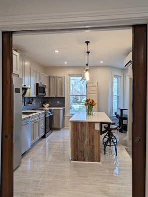 Private kitchen - New Luxury Apartment Walking Distance to Coast (Rockland)
