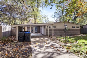 Exterior - The Burnett Beach House (Topeka)