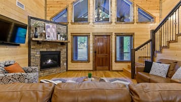 TV connectée, cheminée, chaîne hi-fi