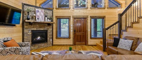 Smart TV, chimenea y estéreo