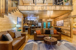 Smart-tv, eldstad och en stereo