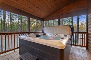 Indoor spa tub