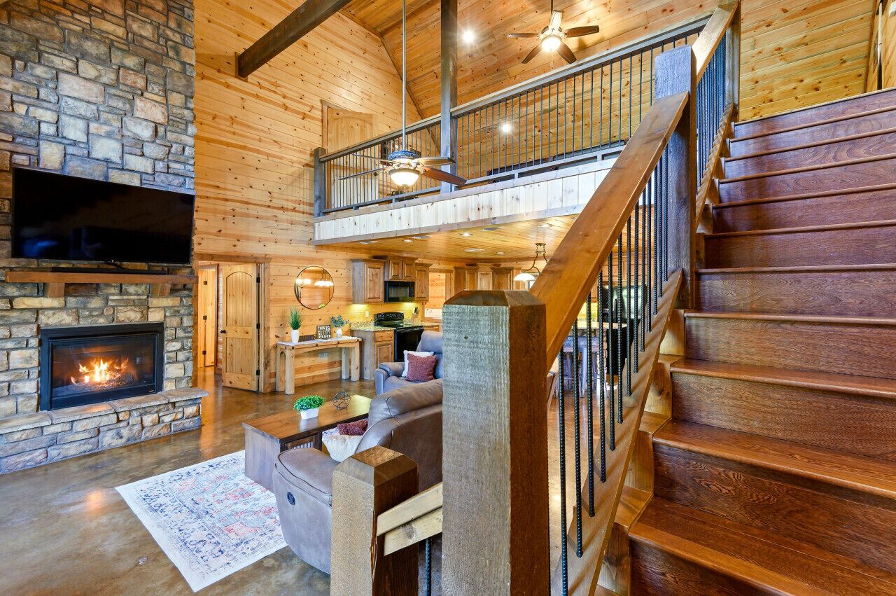 テレビ、暖炉、ステレオ