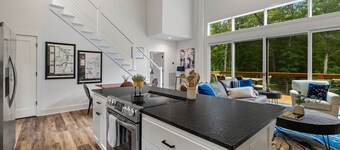 Modern Chalet Near Back 40 Trails Hot Tub & Forest Views