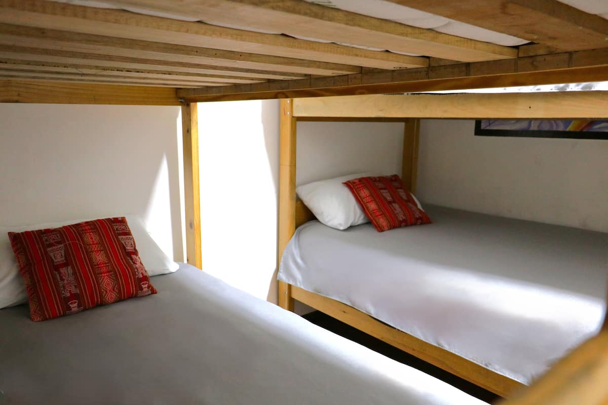 Romantic Shared Dormitory