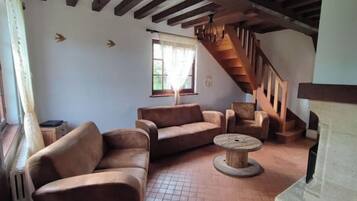 Smart TV, fireplace, table football, ping pong