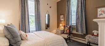 Pet-Friendly Victorian B&B by Lake Erie