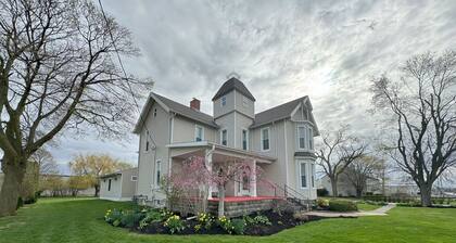 Pet-Friendly Victorian B&B by Lake Erie