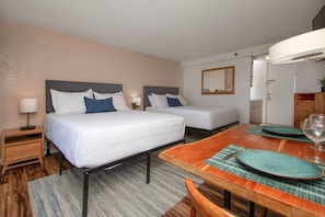 Skrivebord, strygejern/strygebræt, Wi-Fi