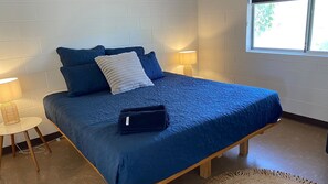 3 bedrooms, desk, WiFi, bed sheets - 11 Page Street - Cute little Block Home (Exmouth)