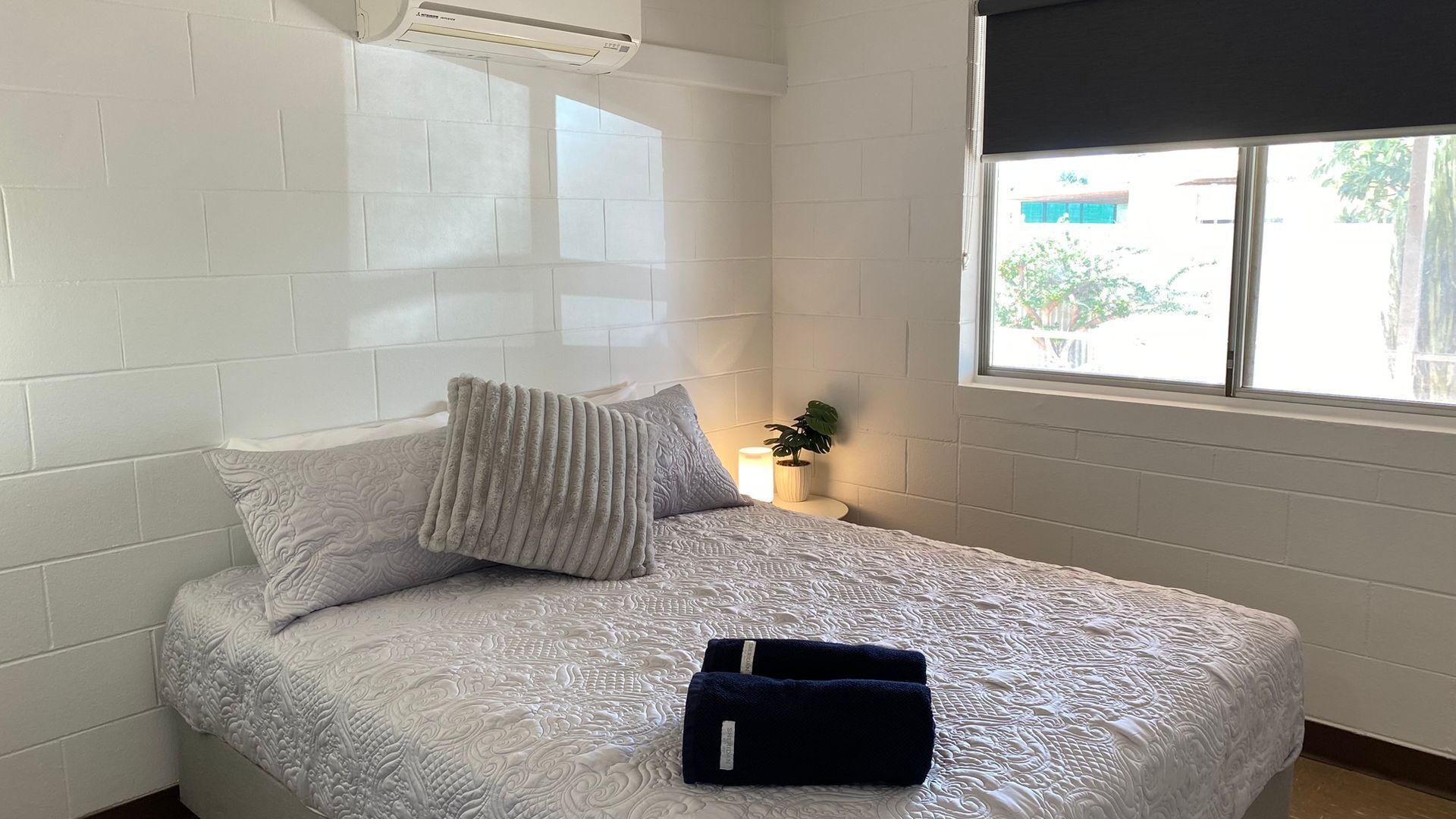 3 bedrooms, desk, WiFi, bed sheets