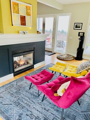 Interior - Sound & Mountain View, 5 bedrooms, 8 acres, family friendly + dog friendly   (Clinton)