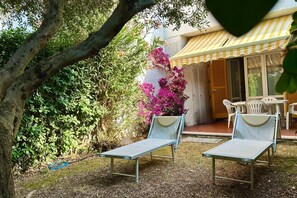 Outdoor dining - N289 - Numana, two-room apartment with garden (Numana)