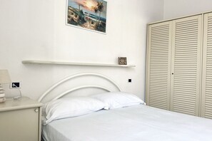 2 bedrooms, bed sheets - N289 - Numana, two-room apartment with garden (Numana)