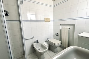 Unclassified image, 2 of 12, button