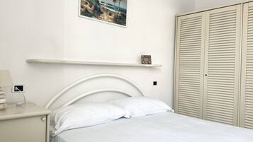 2 bedrooms, bed sheets