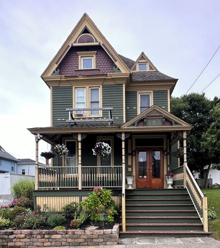 Elysian Loft – Where Serenity Meets Style, Your Tranquil Retreat Above the Spa