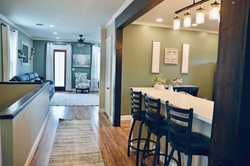 Spacious Comfort in the Heart of Oswego!