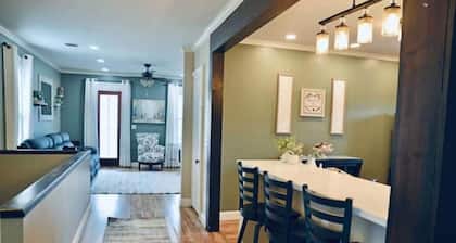 Spacious Comfort in the Heart of Oswego!