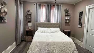 3 chambres, coffres-forts dans les chambres, fer et planche à repasser