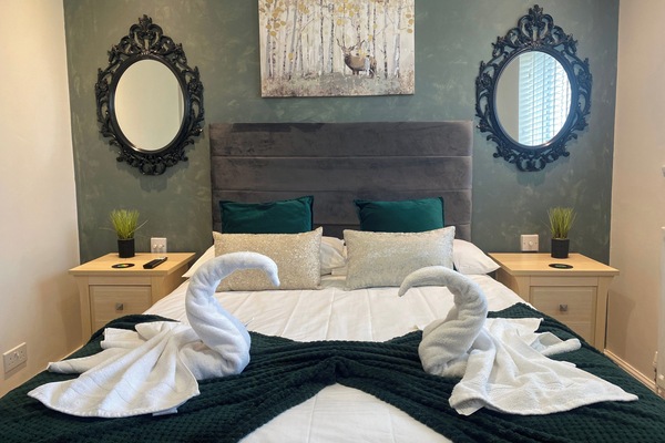 3 bedrooms, iron/ironing board, WiFi (free), bed sheets