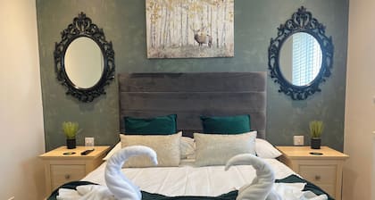 Spacious 3 Bed Home For Families Near Bedford Park