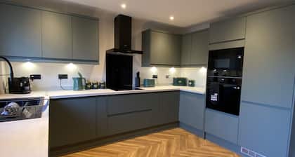 Beautiful 3-bed House in Bedford